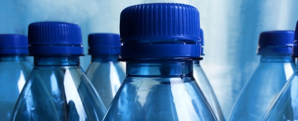 ¿Puedo rellenar mi botella de plástico?